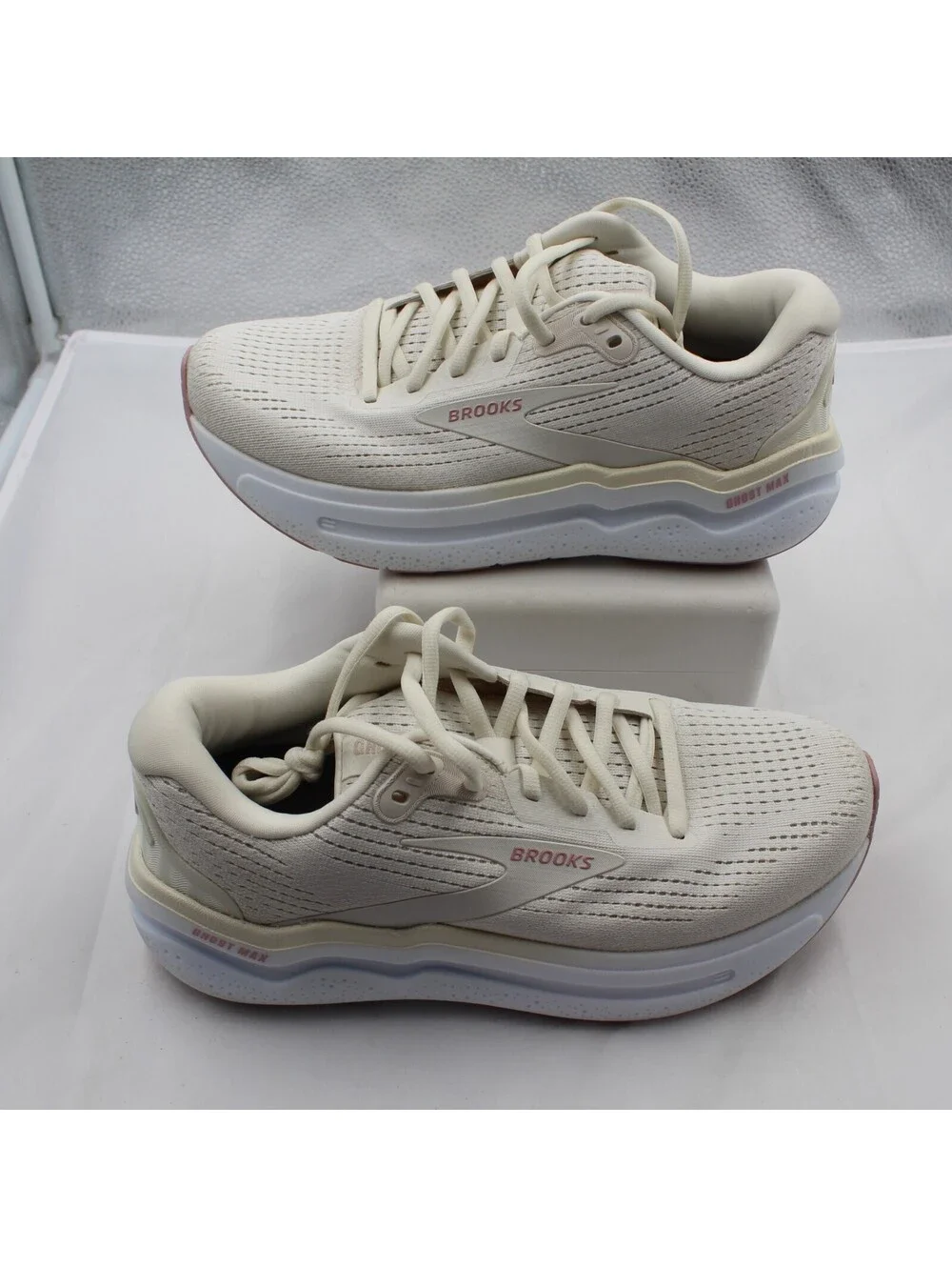 Ghost Max 2 Women Sz 8 Wide D Road Running Shoes Coconut Milk Gray Zephyr